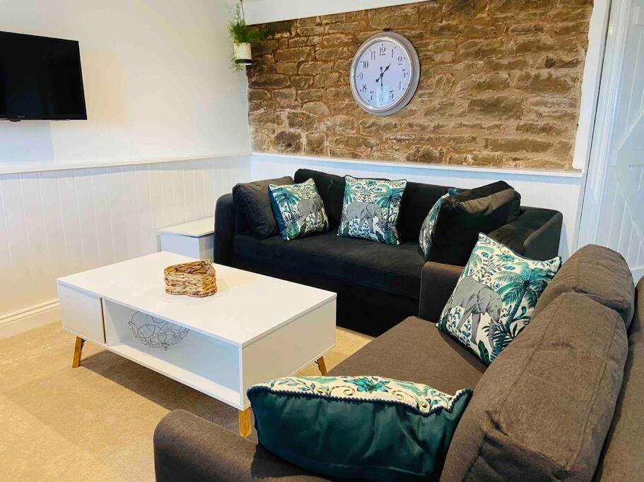 The Mill Stylish Rural Apartment With Beautiful Views Welsh Newton Common Exteriör bild