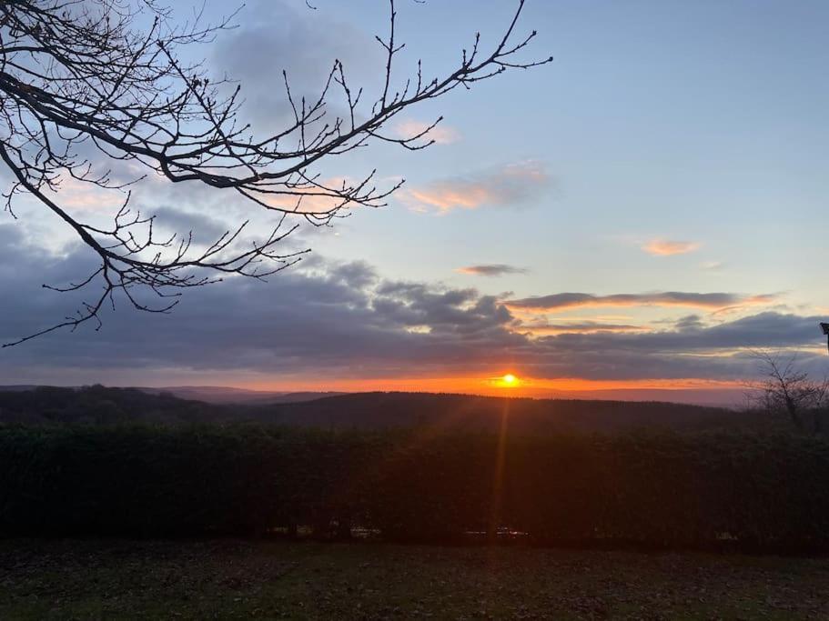The Mill Stylish Rural Apartment With Beautiful Views Welsh Newton Common Exteriör bild