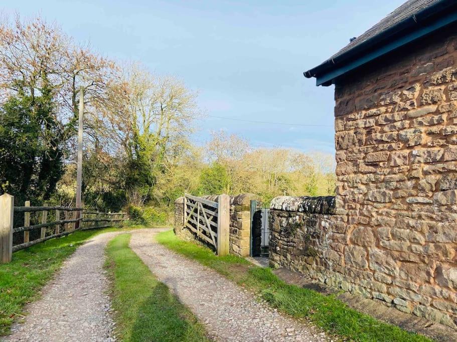 The Mill Stylish Rural Apartment With Beautiful Views Welsh Newton Common Exteriör bild
