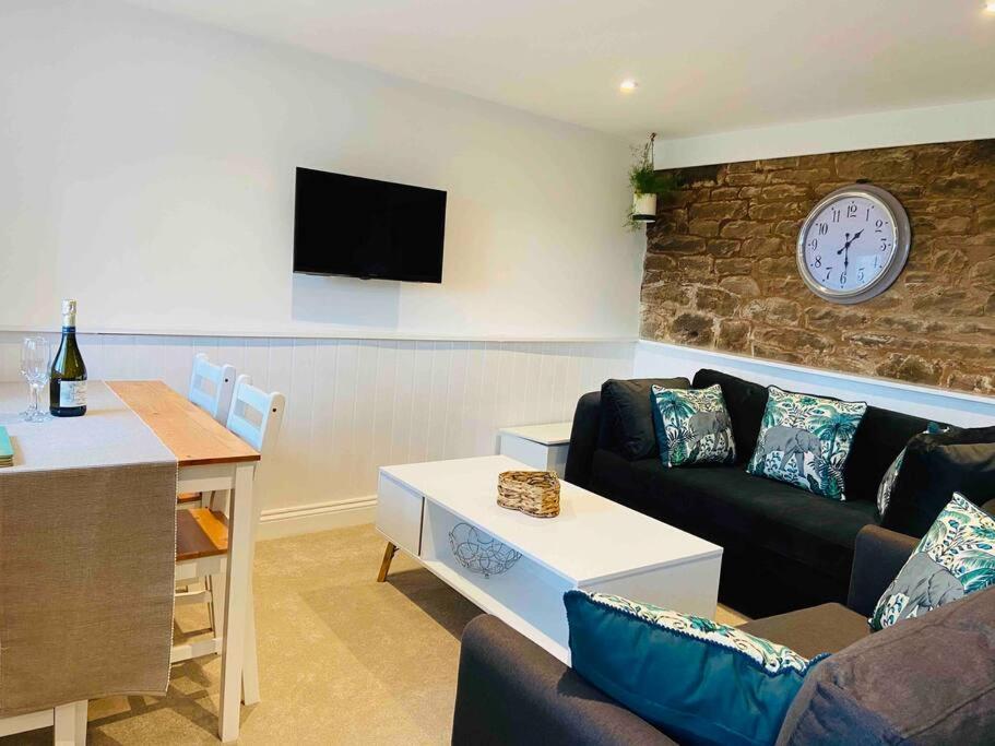 The Mill Stylish Rural Apartment With Beautiful Views Welsh Newton Common Exteriör bild