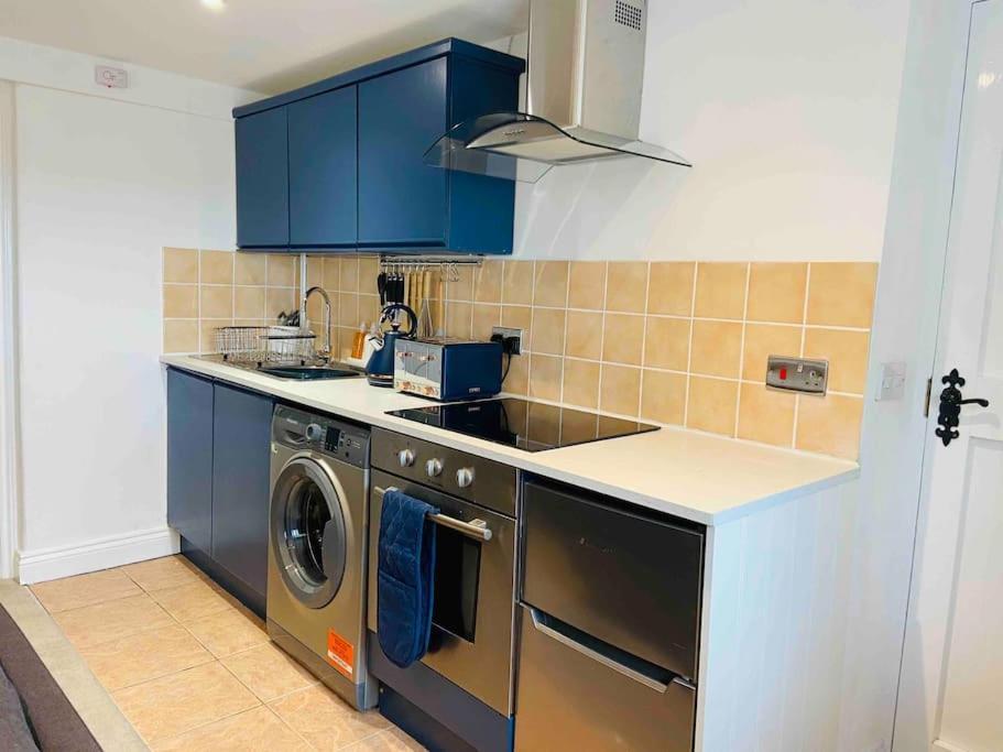 The Mill Stylish Rural Apartment With Beautiful Views Welsh Newton Common Exteriör bild