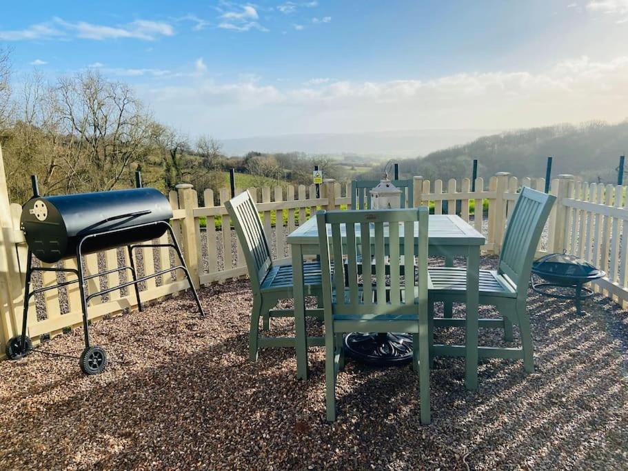 The Mill Stylish Rural Apartment With Beautiful Views Welsh Newton Common Exteriör bild