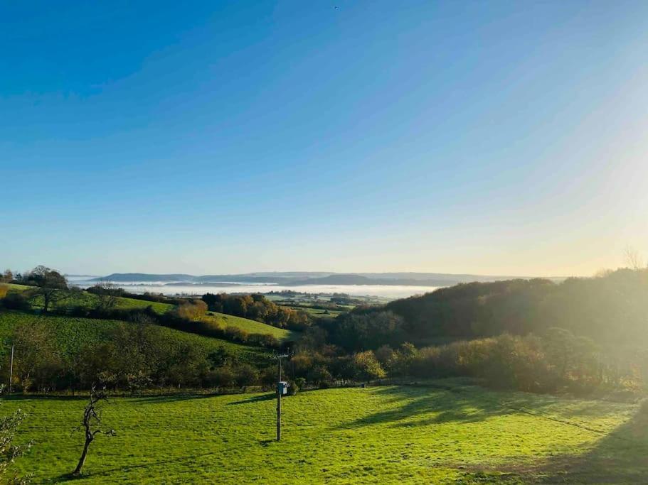 The Mill Stylish Rural Apartment With Beautiful Views Welsh Newton Common Exteriör bild